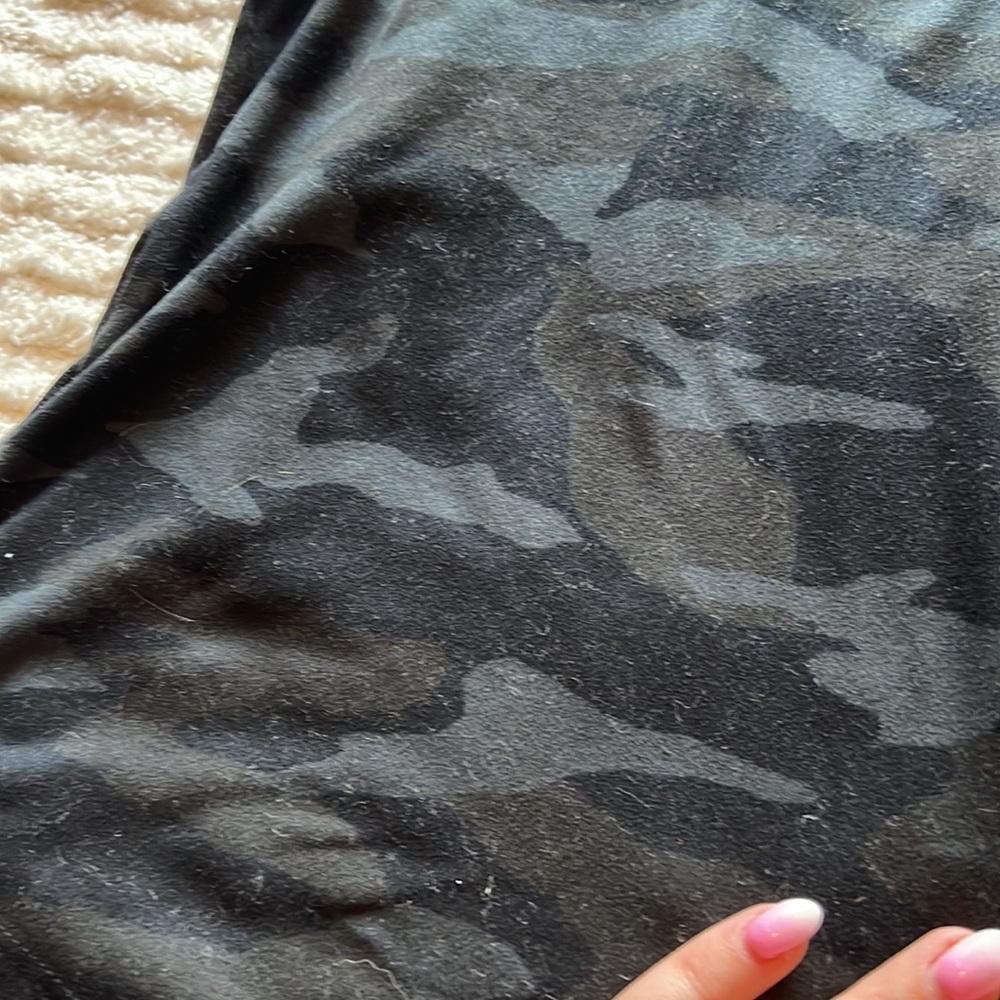 Camo tank top - Picture 2 of 3